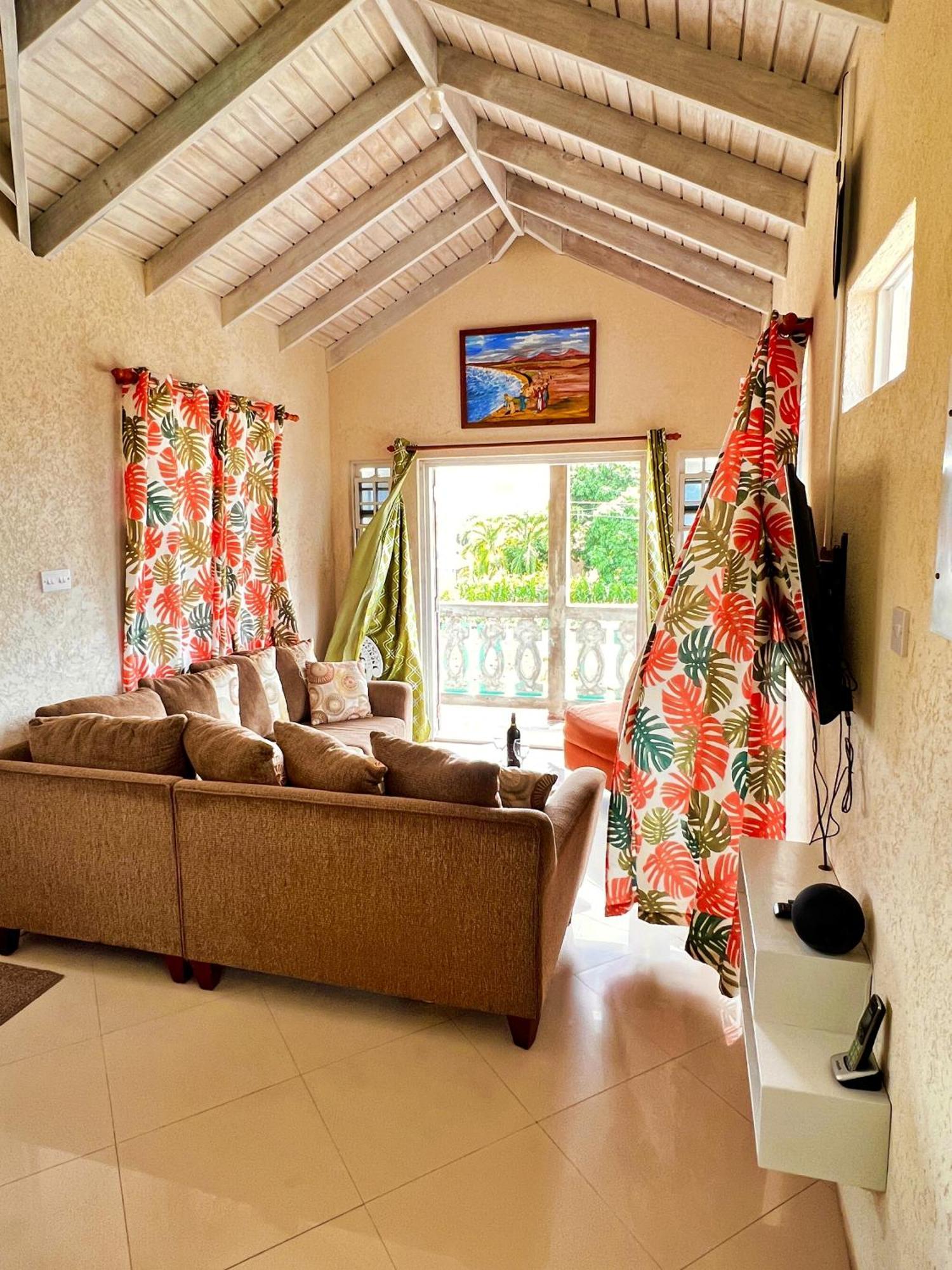 Cozy Modern Upstairs 2 Bed A/C Apt Near 2 Everything Saint Phillip Exterior foto